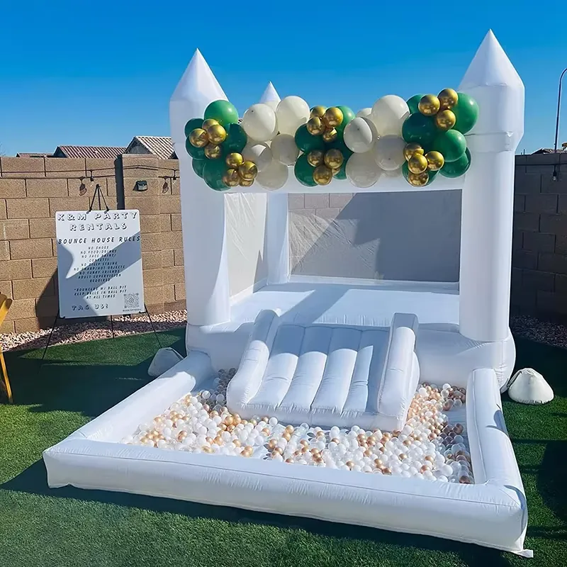 Castello Gonfiabile Bianco di  - Water Slide Inflatable recensione e prezzo