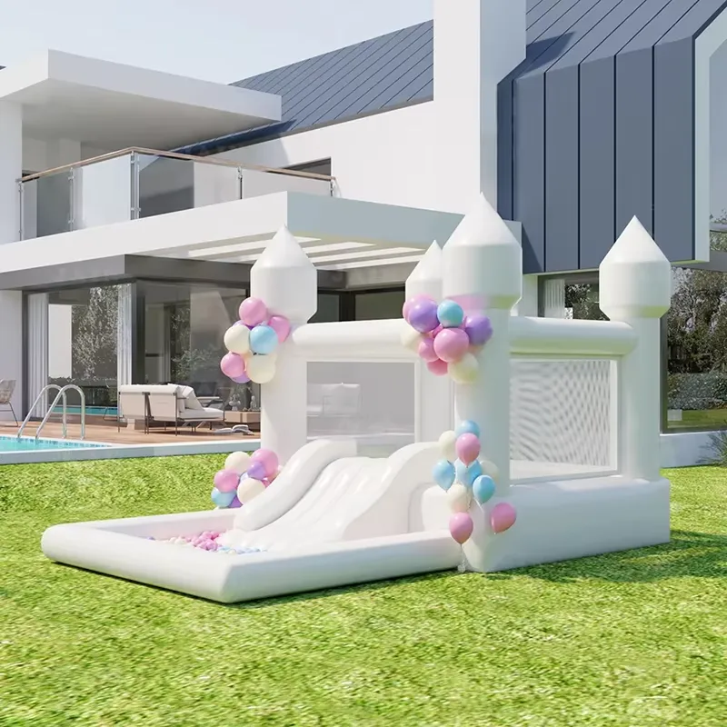 Castello Gonfiabile Bianco di  - Water Slide Inflatable recensione e prezzo